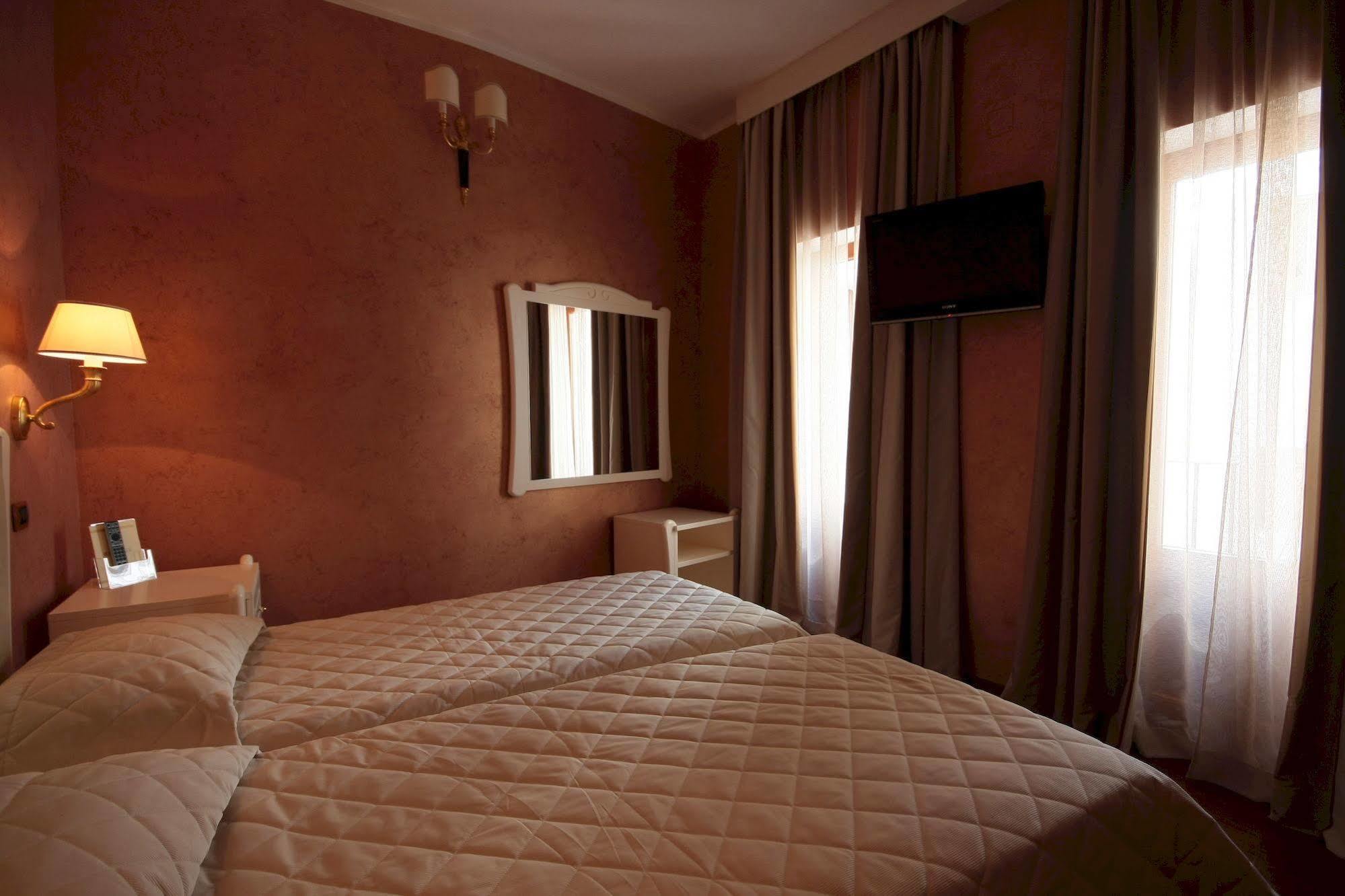 Hotel Rojan Sulmona Exterior foto